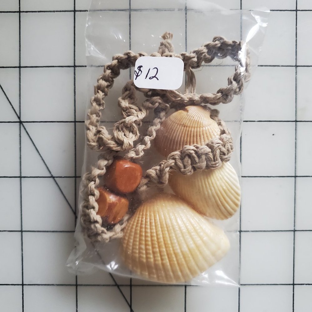 Shell Macrame   necklace - Picture 2 of 3